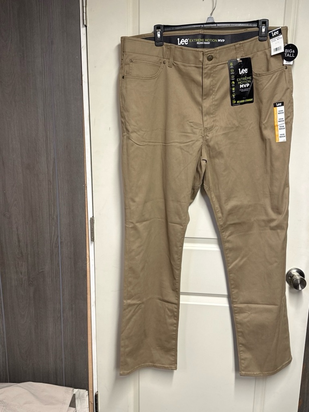 Lee Men's Straight-Leg Chinos in Khaki Tan